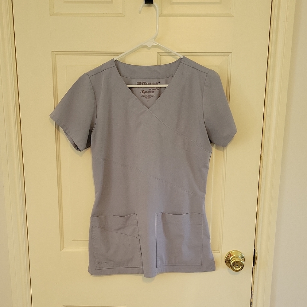 Grey's Anatomy By Barco Signature - Light Gray V-Neck Scrub Top - SMALL